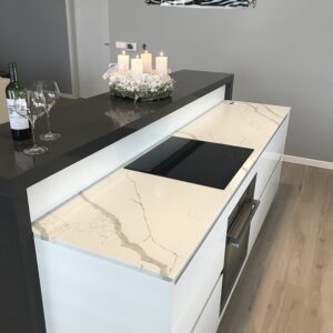 Küchenarbeitsplatte in Calacatta-Marmoroptik